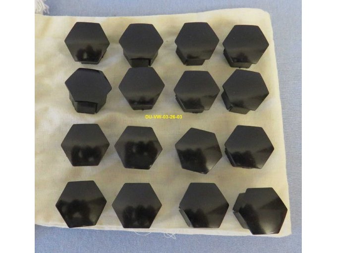 16 Radbolzenkappen mit Beutel