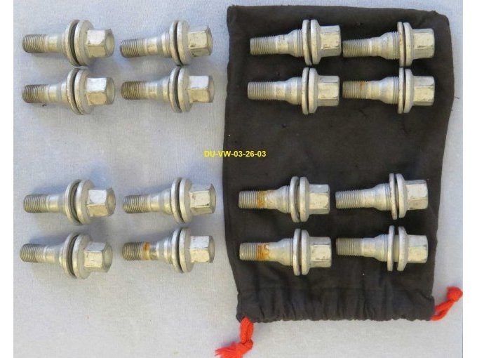 teilweise mit rostigen Stellen