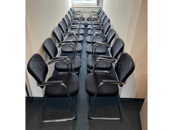 alle Stühle seitlich