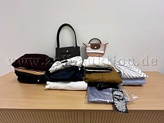 Übersicht Konvolut (zusammengefaltet), inklusive Handtaschen