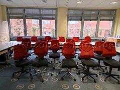 Frontalansicht aller angebotenen Stühle