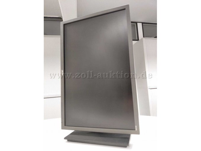 Vorderseite - vertikal eingelenkt/ausgerichtet