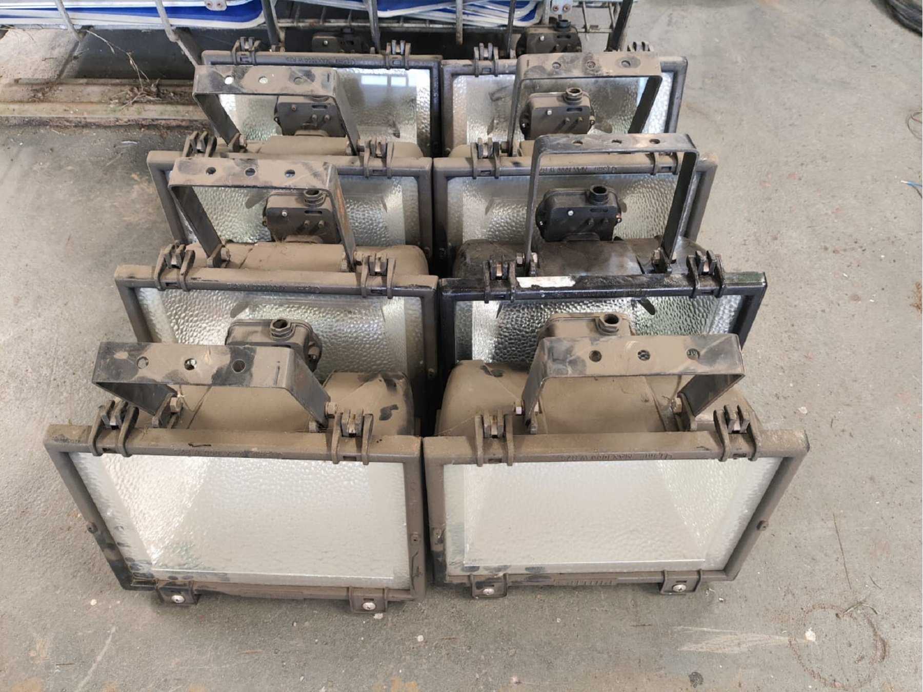 8 Halogenstrahler Max 1000 Watt