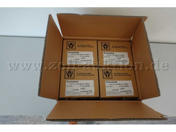 Original Verpackungskarton LTO-3 geöffnet mit 4 Karton Inhalt( 20   
Datenbänder)