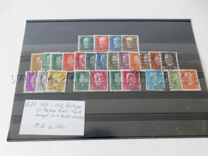 Einzelansicht Einsteckkarte mit unterschiedlichen Briefmarken