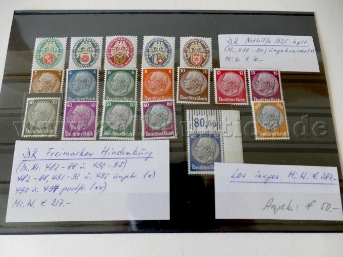 Einzelansicht Einsteckkarte mit unterschiedlichen Briefmarken