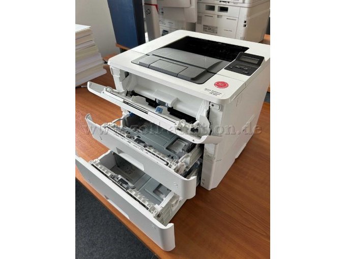 HP Drucker "Laserjet Pro 400 M402dne" - seitliche Draufsicht mit herausgezogenen Fächern (Beispielbild)