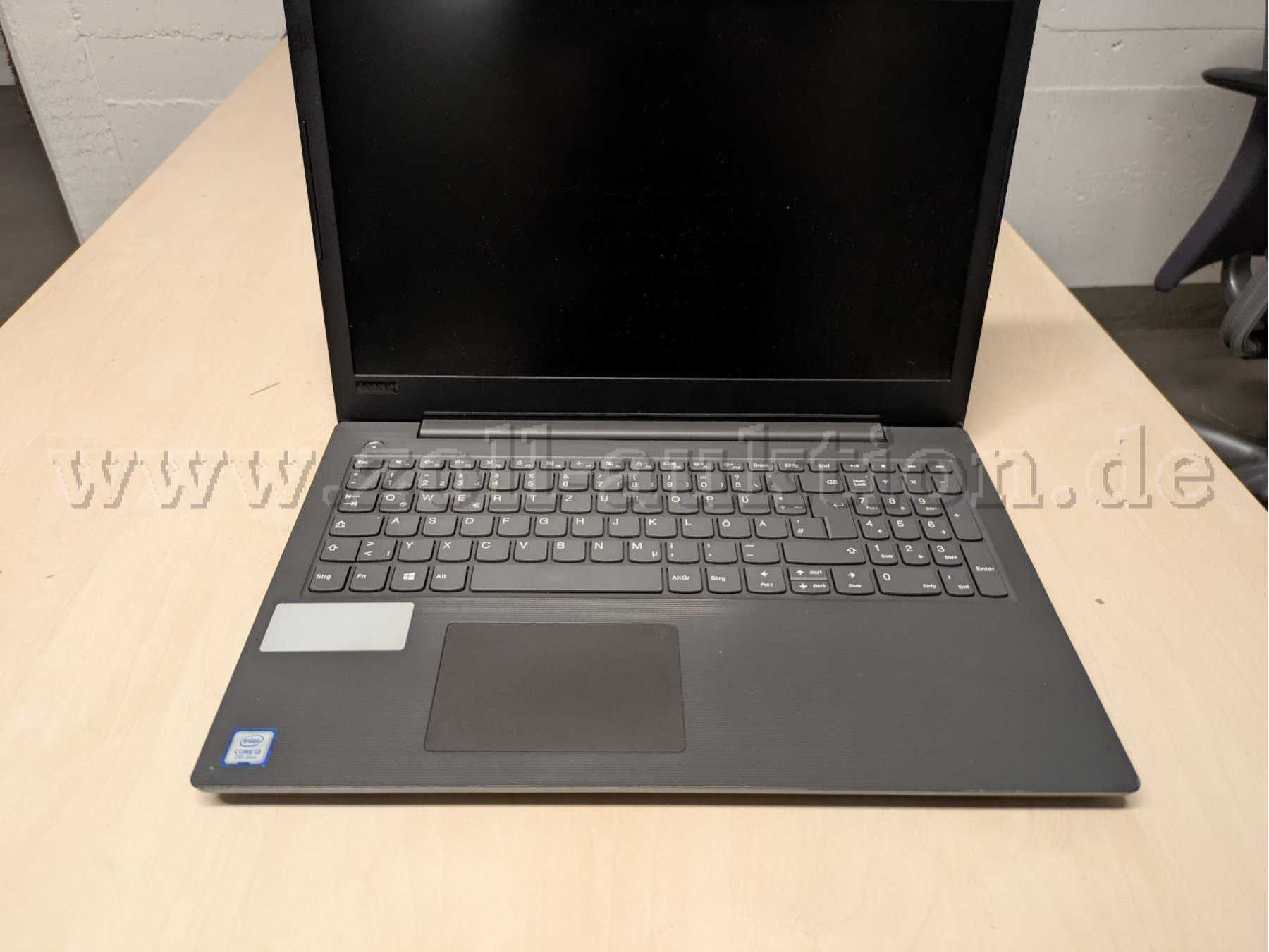 Lenovo V130 geöffnet