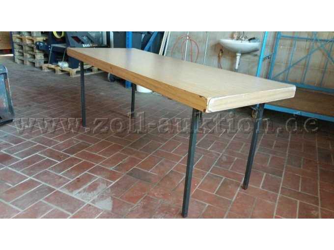 Ansicht aufgebauter Tisch