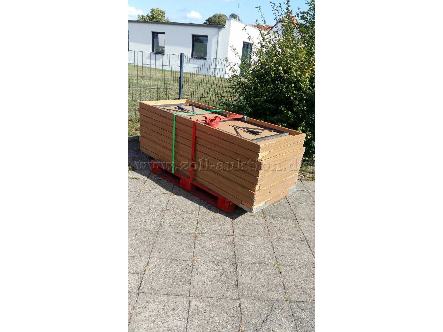 Weitere Seitenansicht  von 9 Tischen