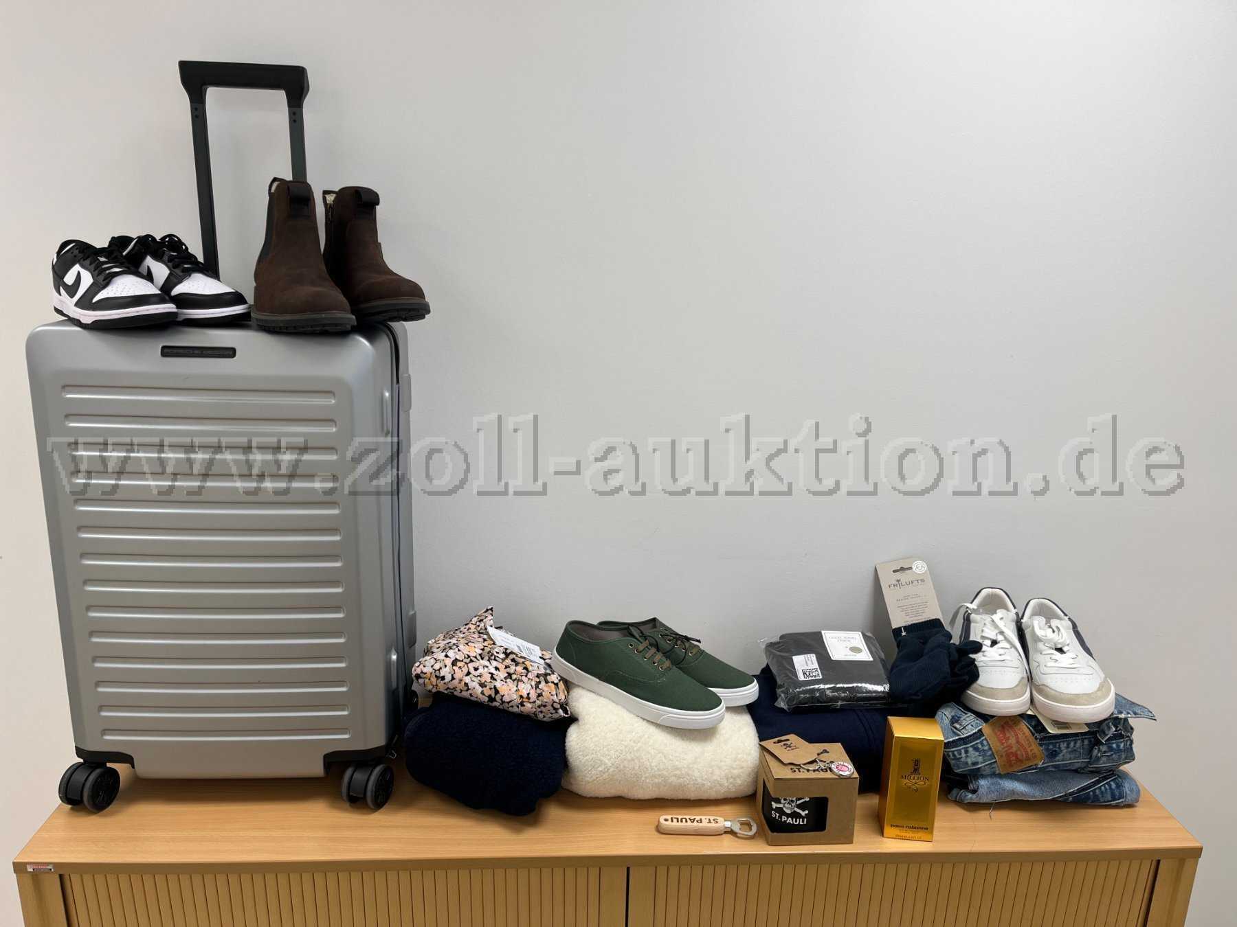 Übersicht Konvolut: Rollkoffer von Porsche Design, Damen-Sneaker, Herren-Schuhe, Damenbekleidung, Haushalts- und Fan-Artikel, Eau de Toilette, zwei Paar Herren-Sneaker, Unisex-Bekleidung, Handschuhe