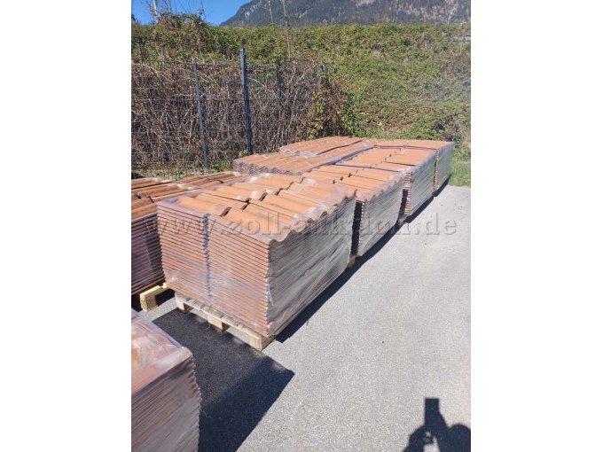 Dachplatten auf Palletten