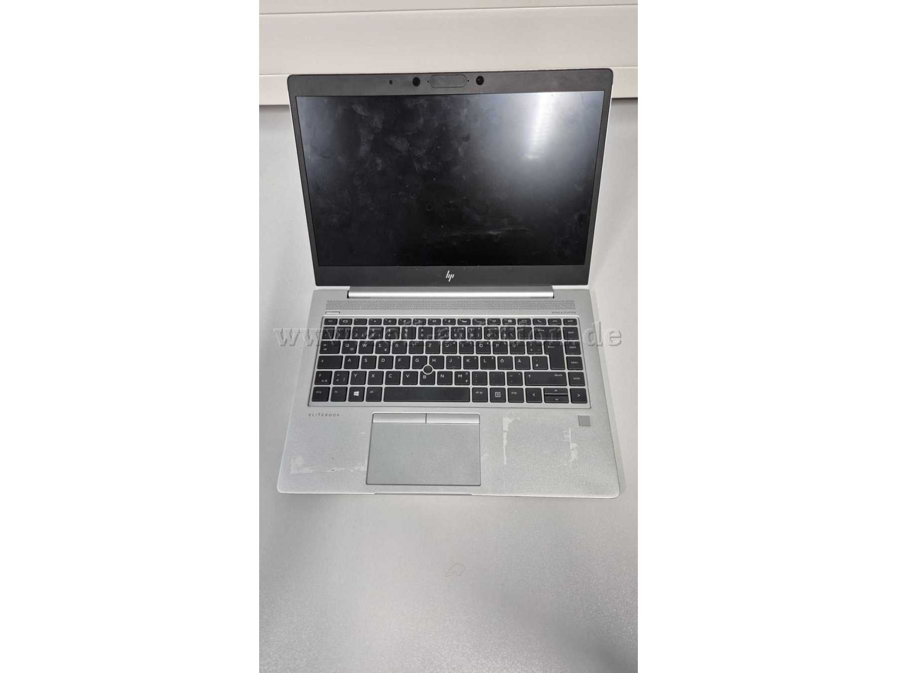 HP EliteBook 745 G6 aufgeklappt