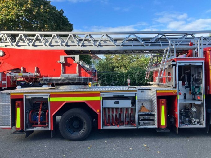 1 1 MAN 15.264 Silent DLK 23-12 PLC 3.1 Drehleiter Feuerwehrfahrzeug – foto 4 – kavel bij Zoll-Auktion, Bielefeld
