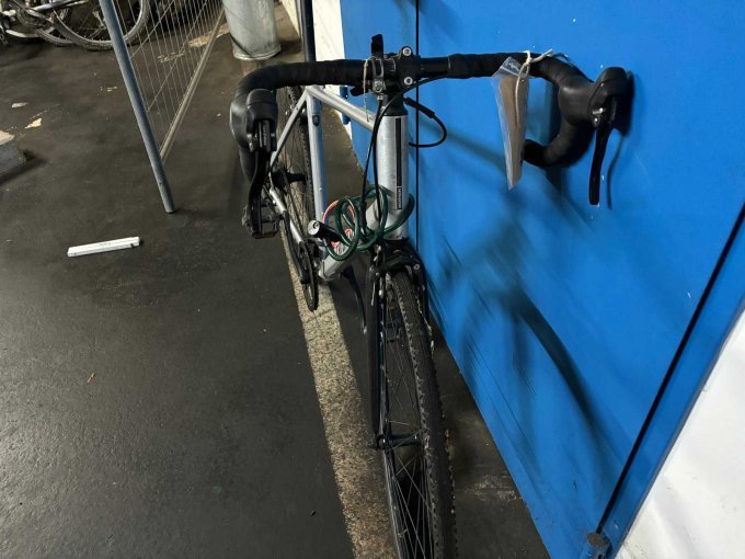 Ansicht von vorne mit Fahrradschloss