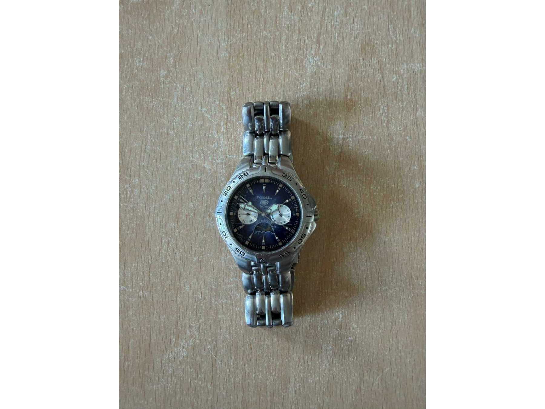 Fossiluhr von vorne