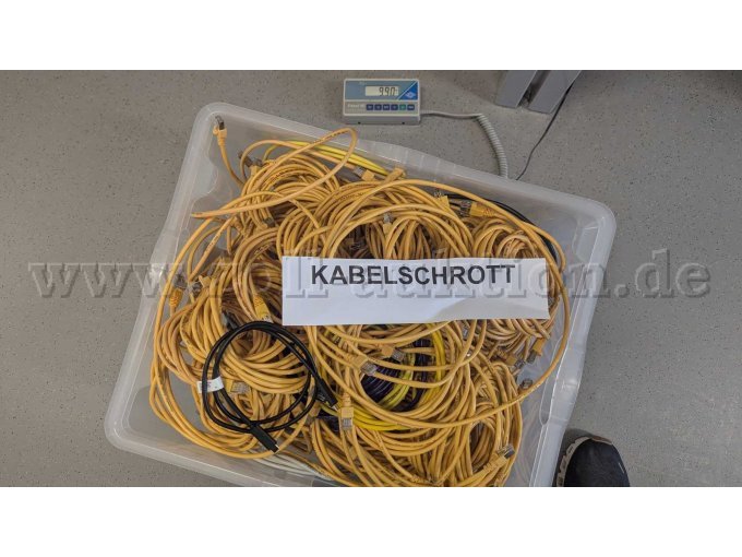 2. Kiste ca. 9,90 Kg (mit Kiste) Hauptsächlich LAN Kabel