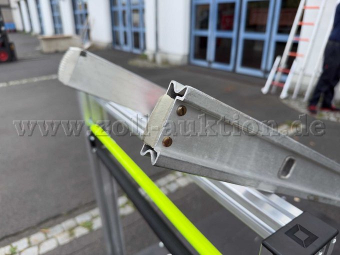 Detailaufnahme - defekter Innenschuh an Oberseite