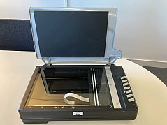 Aufgeklappter Scanner