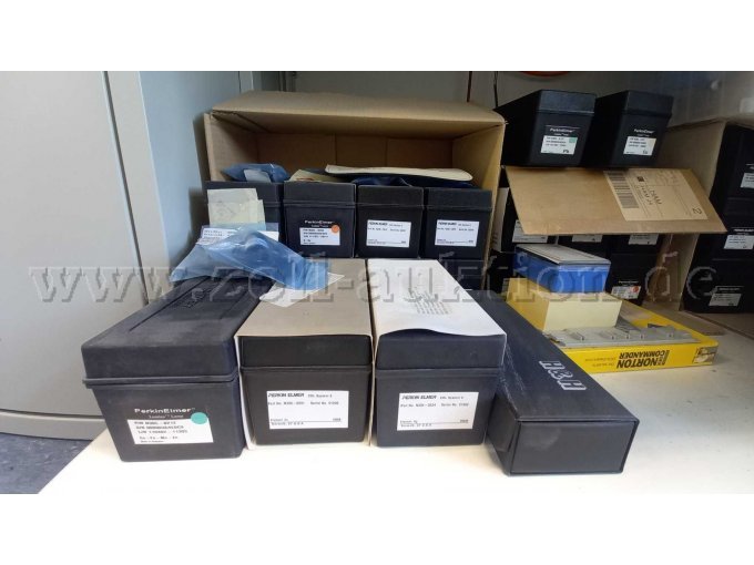 Ersatzteile und Verbrauchsamterial