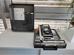 Ansicht Projektor im offenen Koffer
