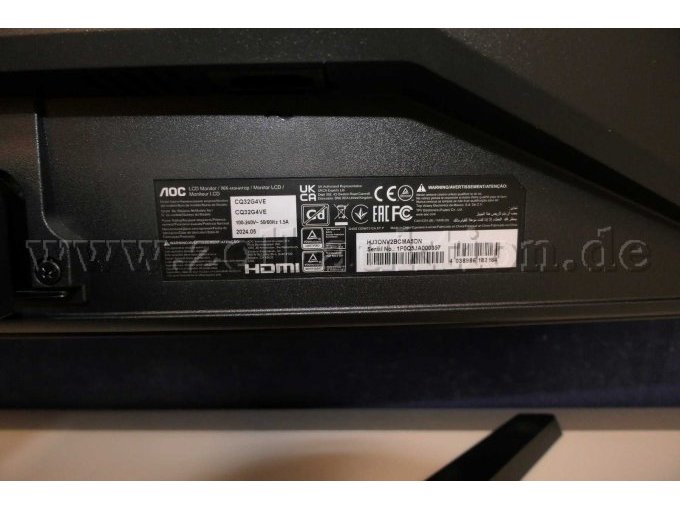 Detailaufnahme 2 der Rückseite mit CE-Kennung und Typenschild