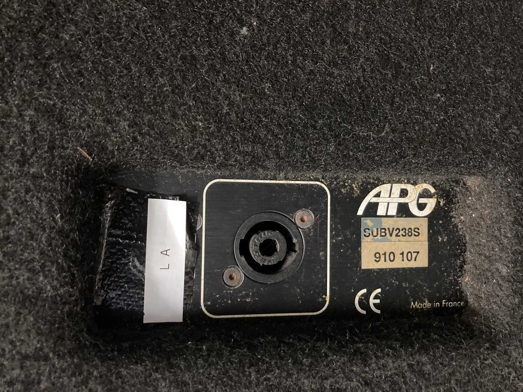 Anschluss an der Linken Seite Sub (links außen)