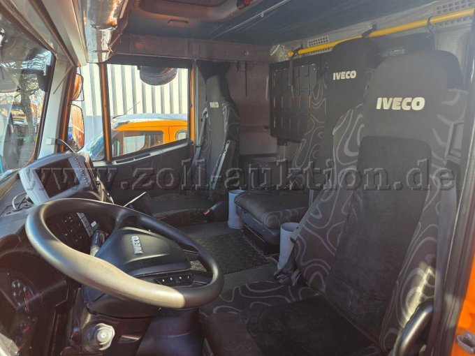 Iveco/Faun/Zöller Müllsammelfahrzeug, Fahrersitz Ansicht