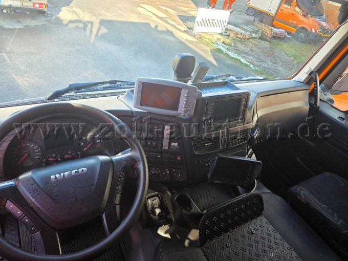 Iveco/Faun/Zöller Müllsammelfahrzeug, Fahrzeug Cockpit Ansicht
