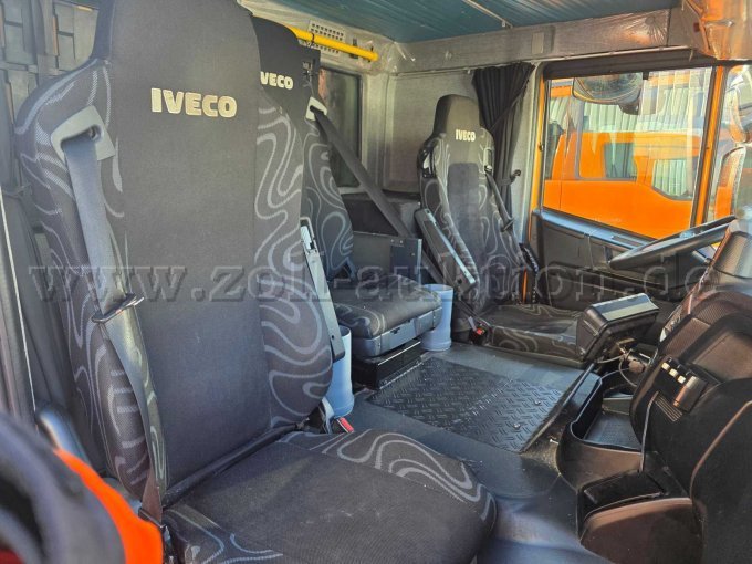 Iveco/Faun/Zöller Müllsammelfahrzeug, Beifahrer und Mittelsitz Ansicht