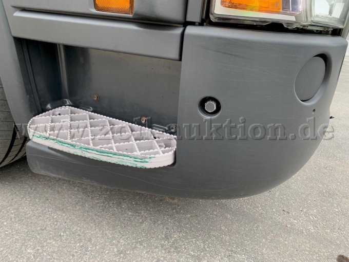 Kratzer Stoßfänger rechts