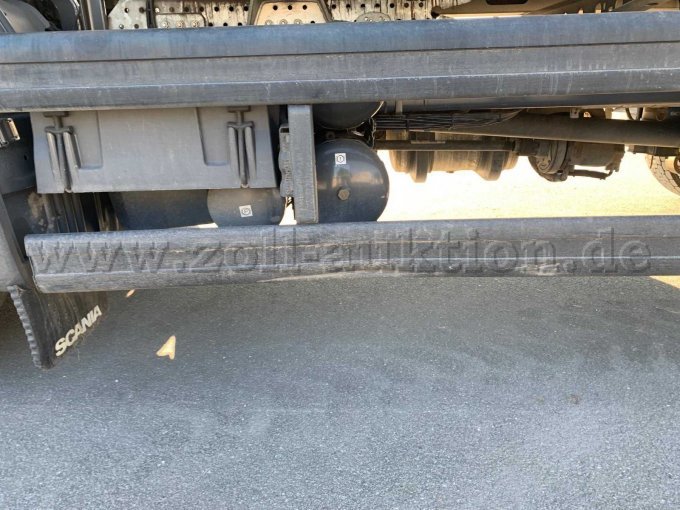 Unterfahrschutz links beschädigt