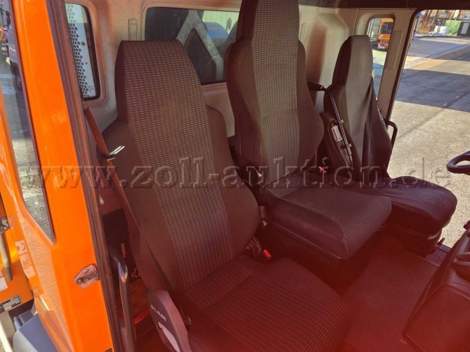 MAN/Faun/Zöller Müllsammelfahrzeug, Beifahrer und Mittelsitz Ansicht