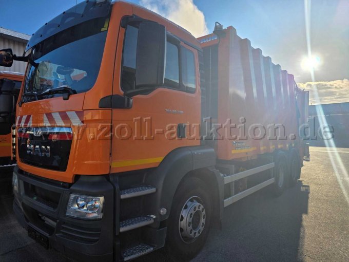 MAN/Faun/Zöller Müllsammelfahrzeug, linke vordere Seitenansicht