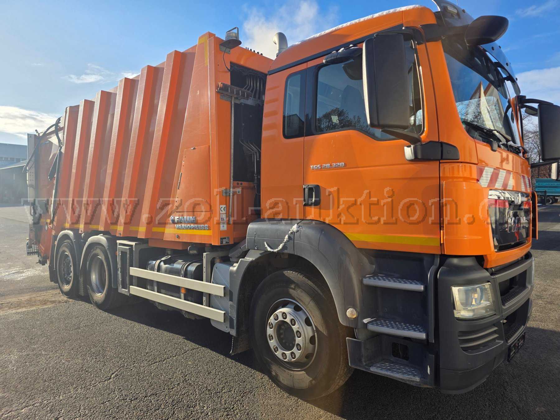 MAN/Faun/Zöller Müllsammelfahrzeug, rechte vordere Seitenansicht