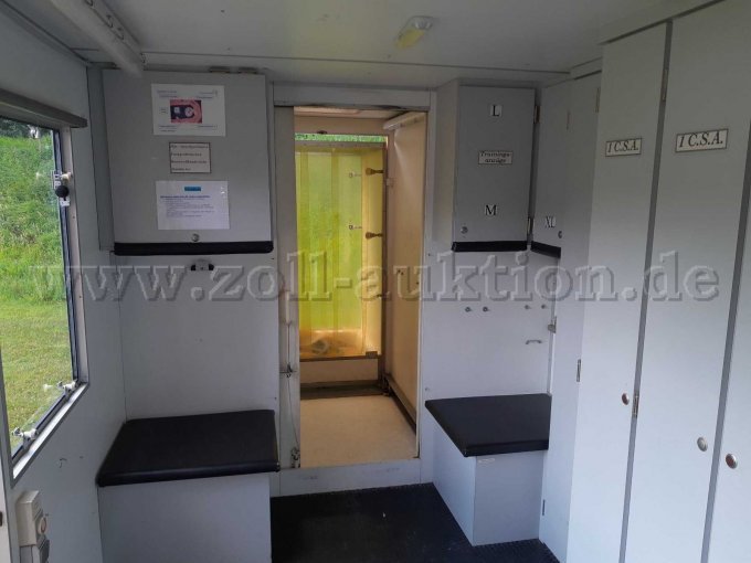 Ankleideraum Sicht Dusche hinten