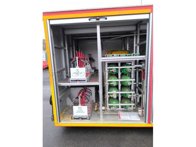 Geräteraum 1 mit  Flaschenbündel und Auszügen