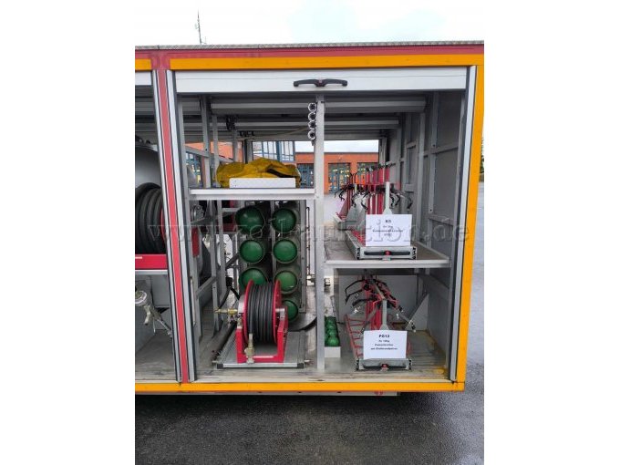 Geräteraum2 mit Schlauchhaspel und Auszügen