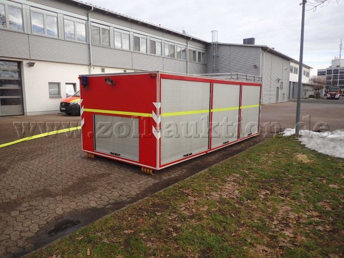 Abrollbehälter Pulver-Schaum, Ansicht hinten, rechts bei geschlossenen Rollläden