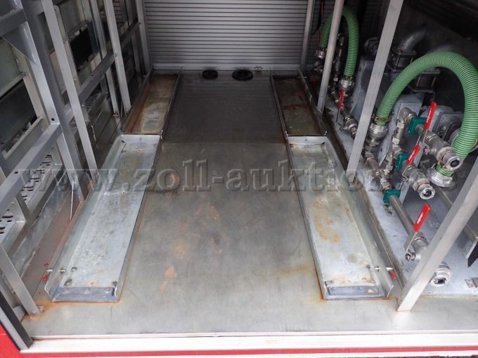 Abrollbehälter Pulver-Schaum, Ansicht linke Seite Geräteraum3 mit repariertem Bodenblech vorne-links