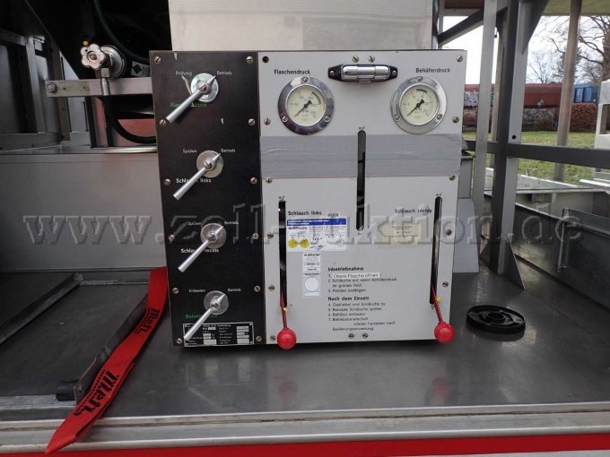 Abrollbehälter Pulver-Schaum, Ansicht Pulverlöschanlage mit Prüfplakette