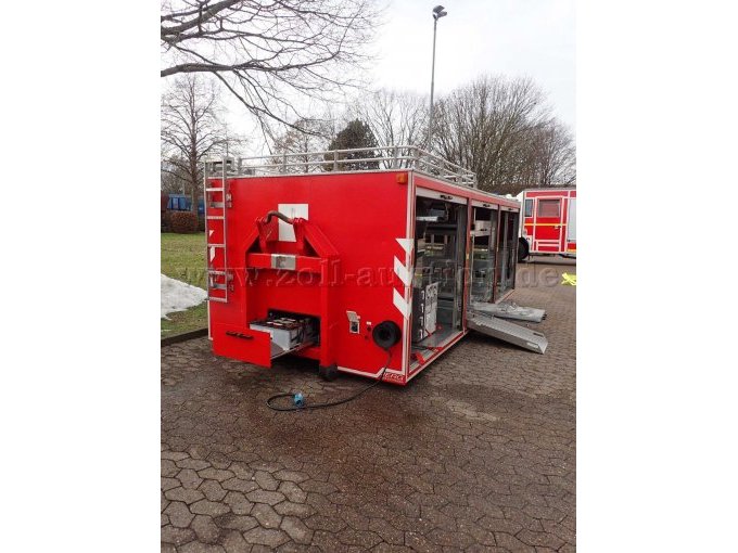 Abrollbehälter Pulver-Schaum, Ansicht vorne mit geöffnetem Batteriefach