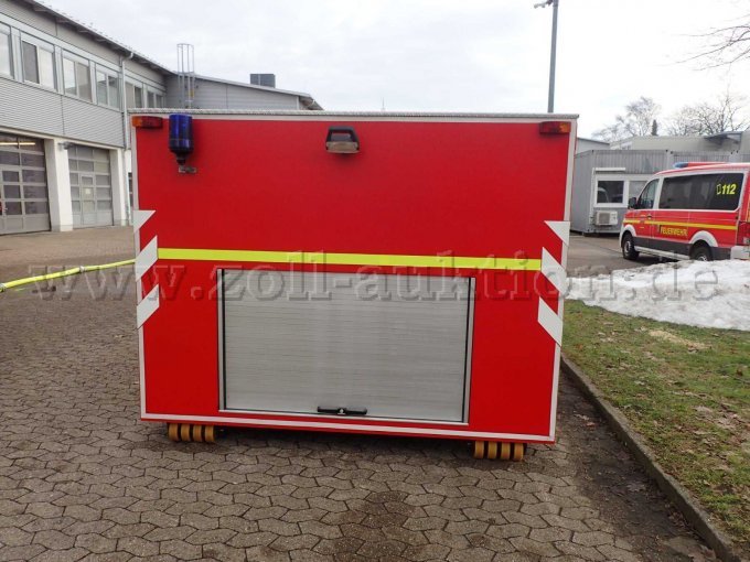 Abrollbehälter Pulver-Schaum, Ansicht Heck bei geschlossenem Rollladen