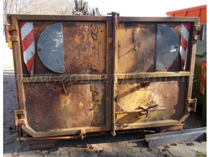 Flügeltüren, mit Beulen, Rost, Kratzern und praktisch ohne Lackierung