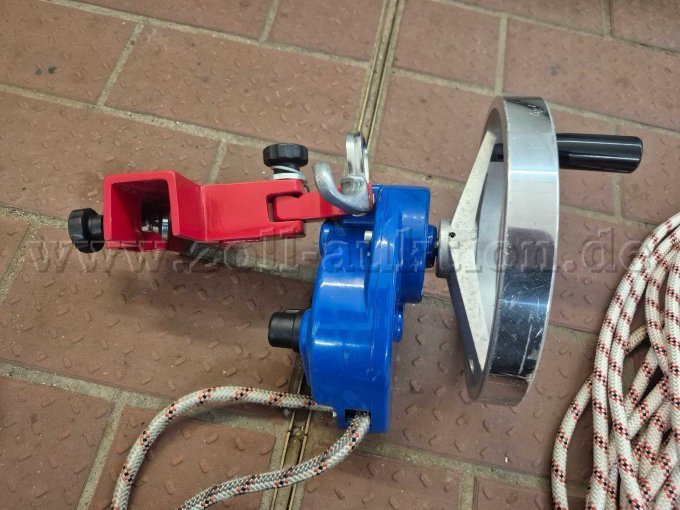 Abseilgerät mit Geländerhalterung (zusammengebaut)