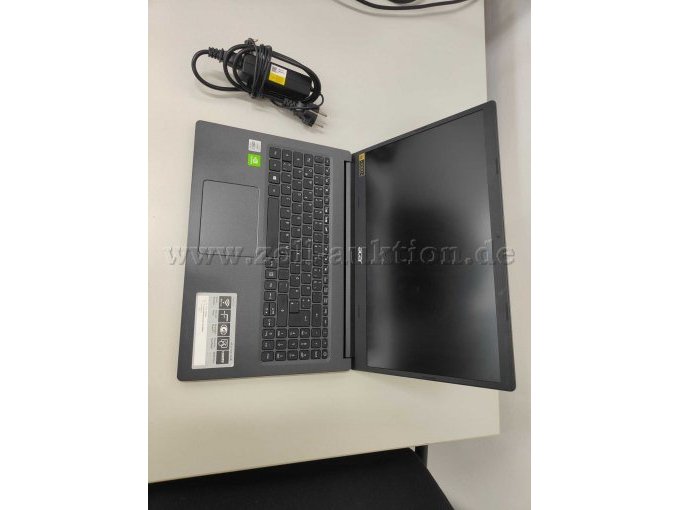 Laptop aufgeklappt