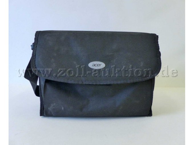 schwarze Tasche, verschmutzt