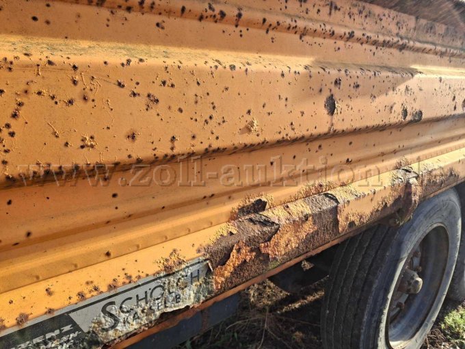 Rost an Bordwand links