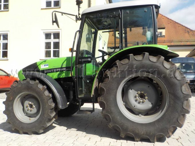 Seitenansicht Ackerschlepper