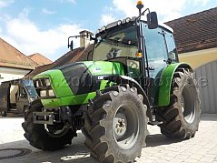 Front- und Seitenansicht Ackerschlepper